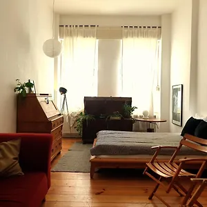 2 In Center Friedrichshain Apartment
