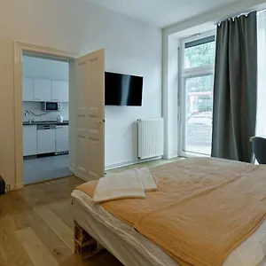 Near Warschauer Platz And Spree River Apartment