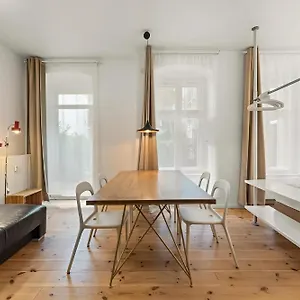 Mooeve Friedrichs Apartment
